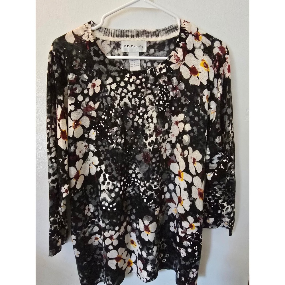 C.D. Daniels Womens size 1XL Floral Rhinestone Sweater Top, Y2K meets Fairycore